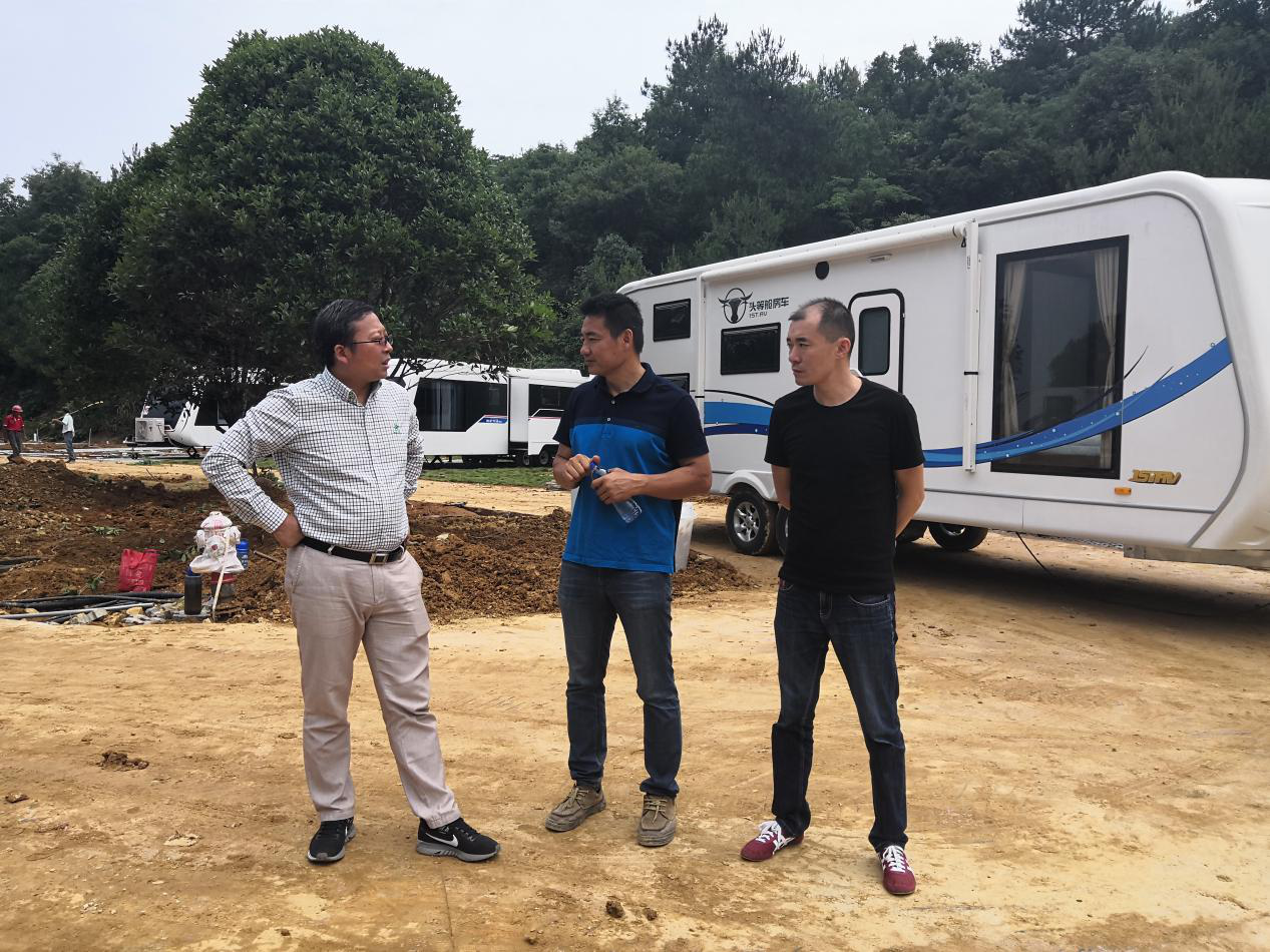 加快推动项目建设  确保如期开业运营