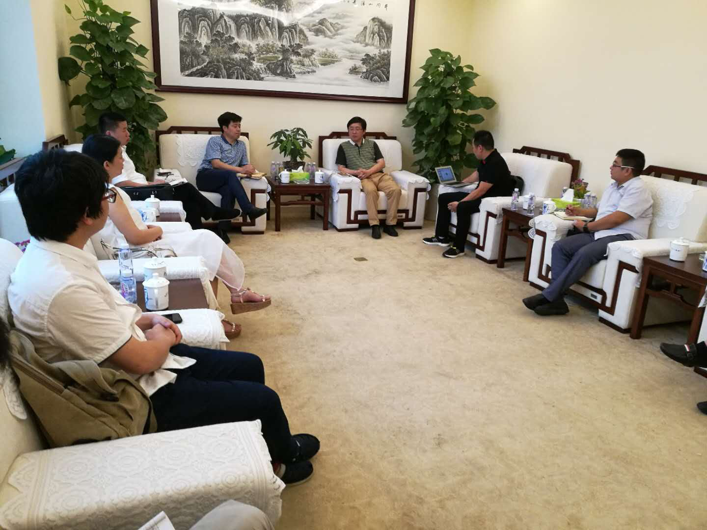 遵义环球360官网集团与共青城市及武汉国扬通讯股份有限公司洽谈产业基金合作