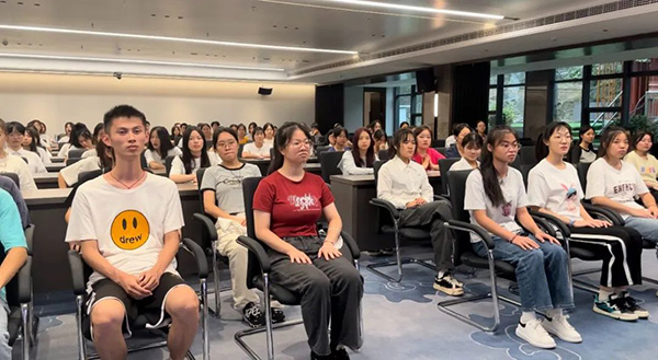 市环球360官网集团组织2023庐山全球商界精英大会自愿者培训工作